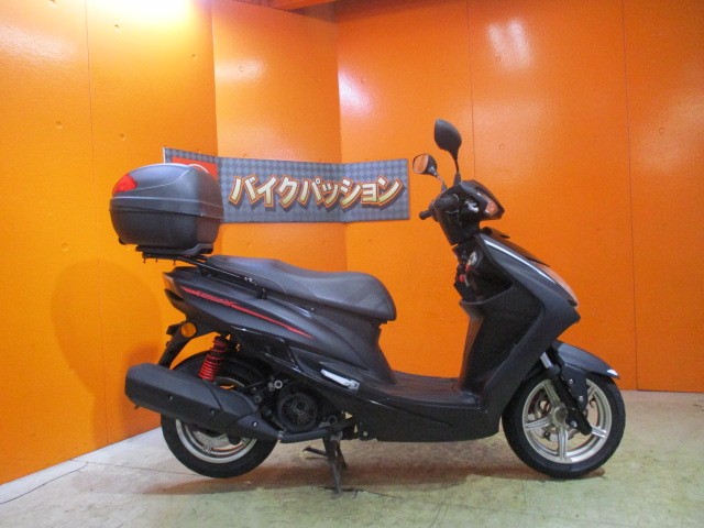 横から見てもこの通り状態グッド！！外装もマフラーも樹脂も本当に綺麗な一台！悩むのは本当に危険ですよ！